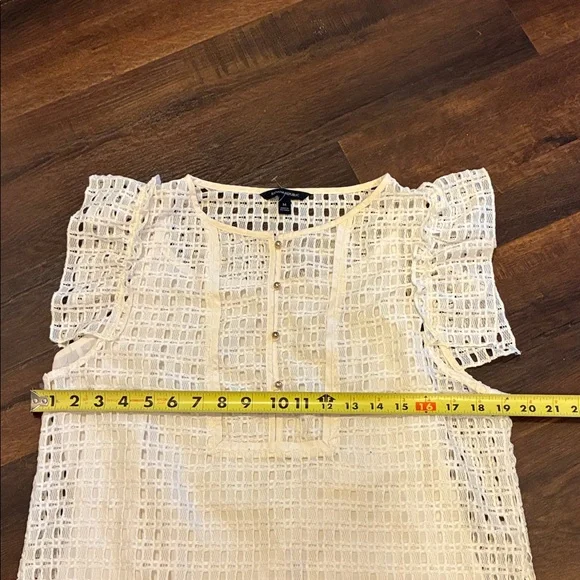 NEW BANANA REPUBLIC Elegant Cream Lace Women's Top BLOUSE EYELET CROCHET SZ MED - Picture 15 of 17